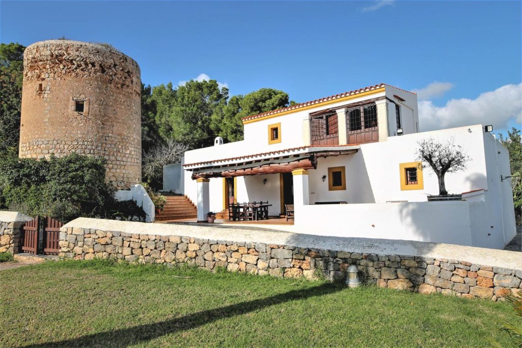 Gerenoveerde finca met licentie