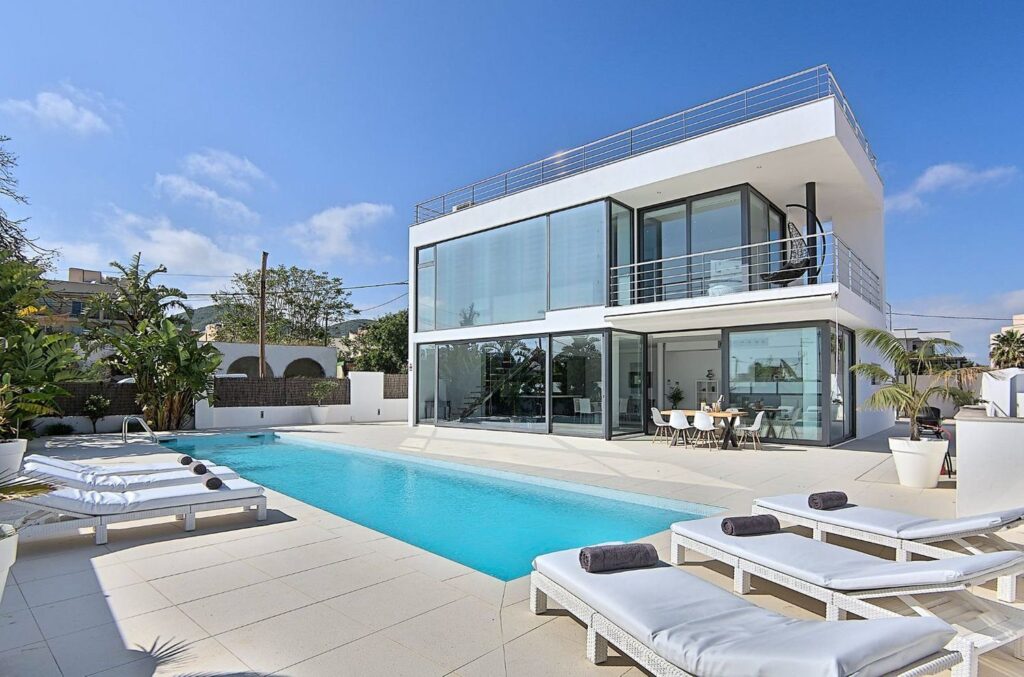 Moderne en minimalistische villa met definitieve toeristenvergunning