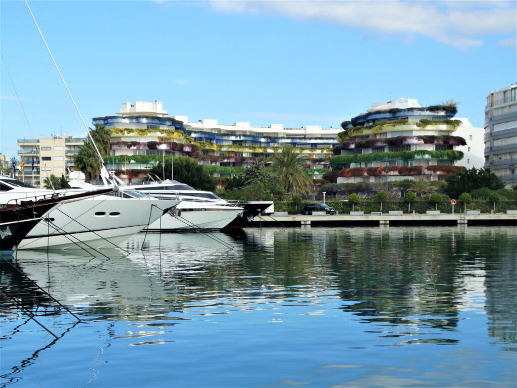 LUXURY APARTMENT IN MARINA BOTAFOCH
